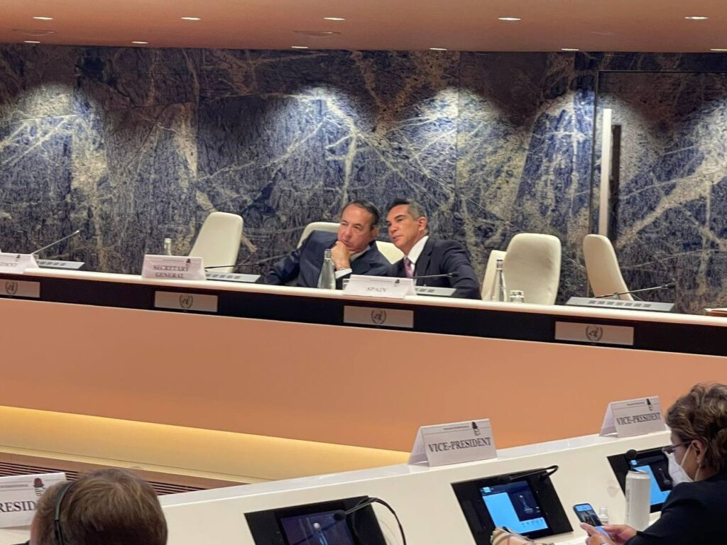 La democracia en México está en peligro, informa Alejandro Moreno a Michelle Bachelet