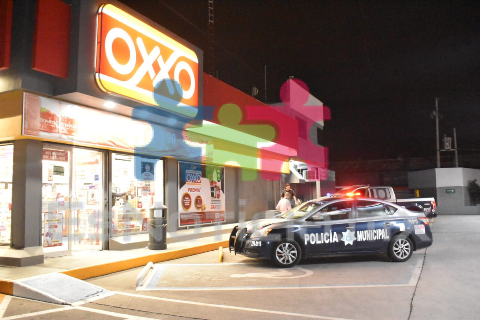 Solitario sujeto asalta Oxxo en el Fuentes Mares