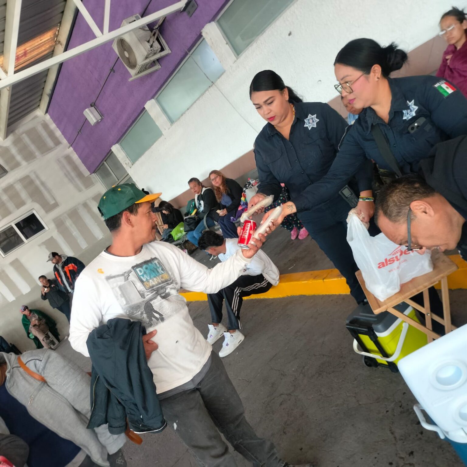 Reparte SSPE comida y bebidas en hospitales de la capital