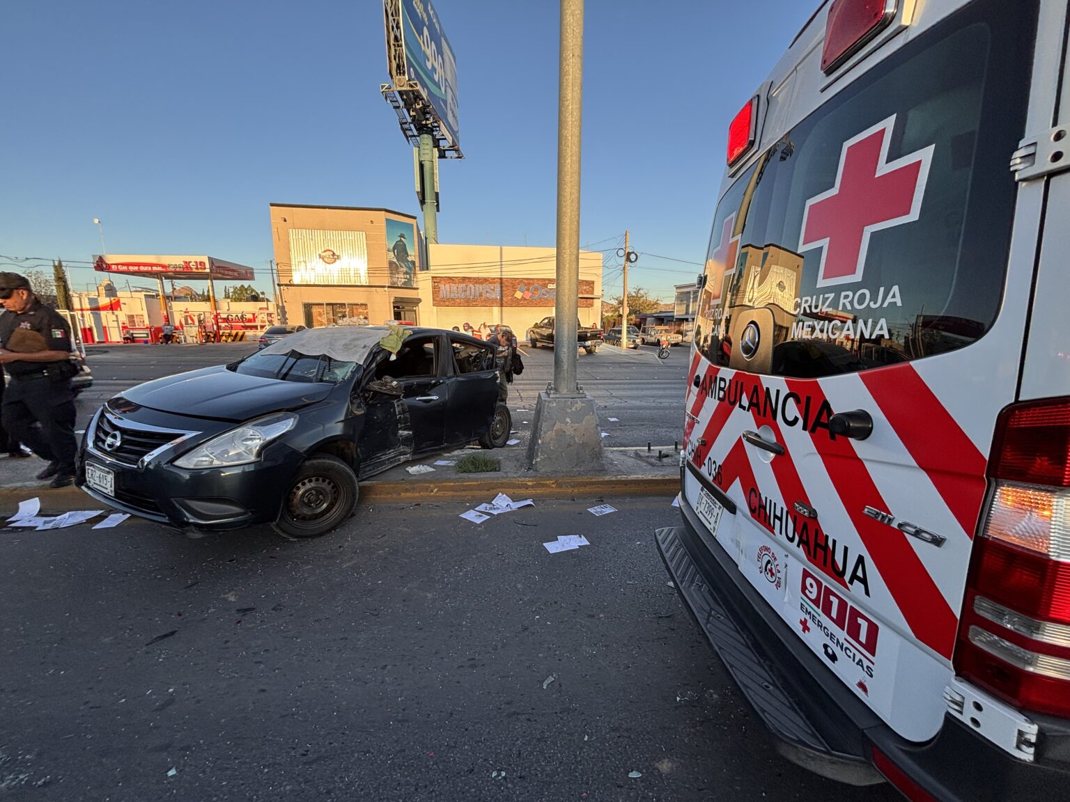 馃毃 Imprudencia al volante: cami贸n urbano embiste a autom贸vil y deja un herido grave