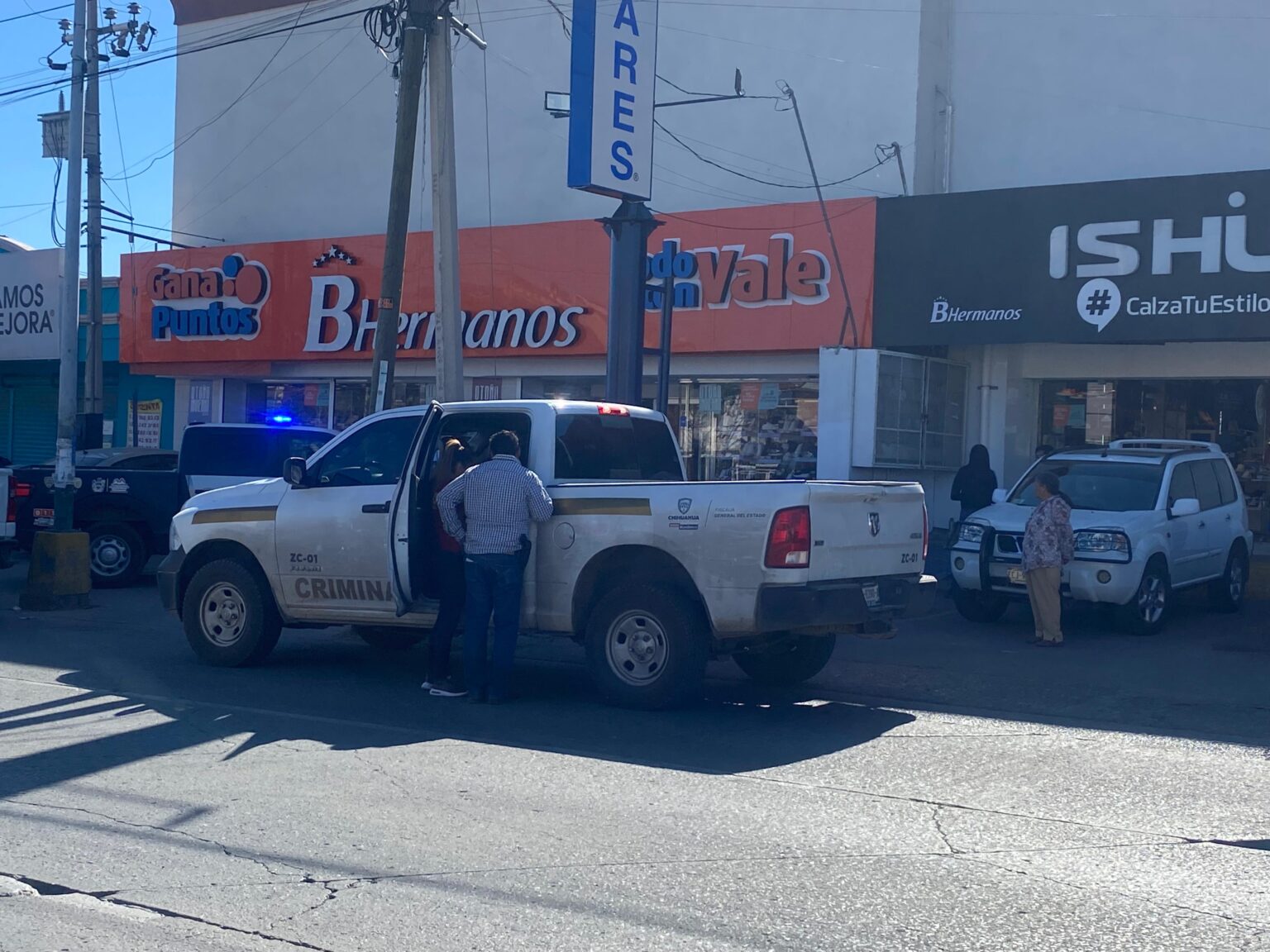 Asaltan zapatería “B Hermanos”; se lleva 18 celulares a punta de pistola