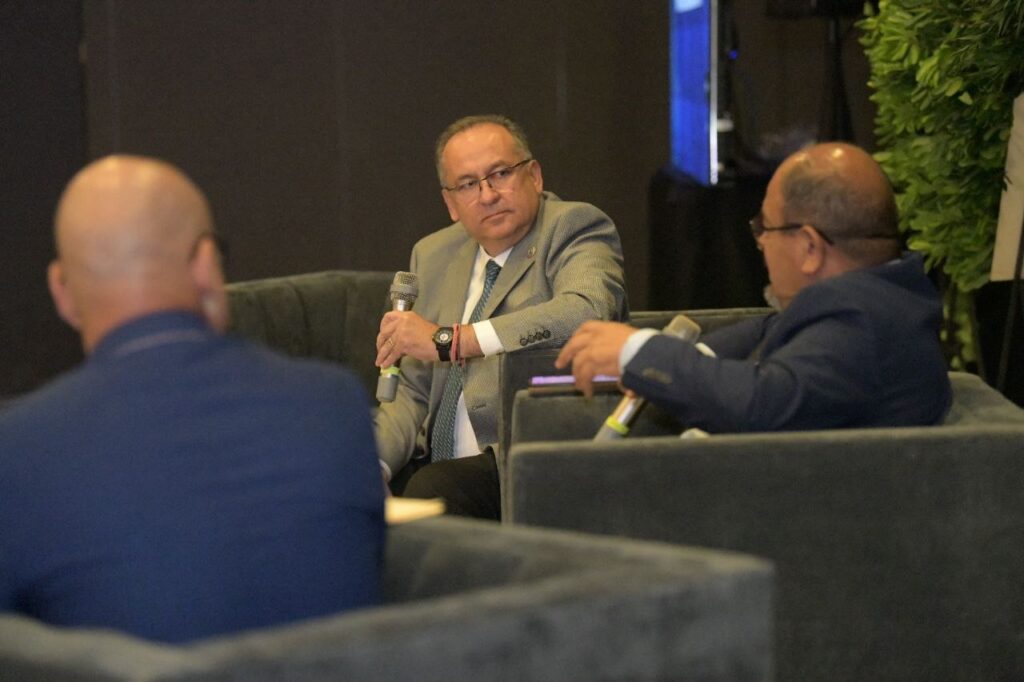 UACH modera panel sobre estrategias educativas en materia energética