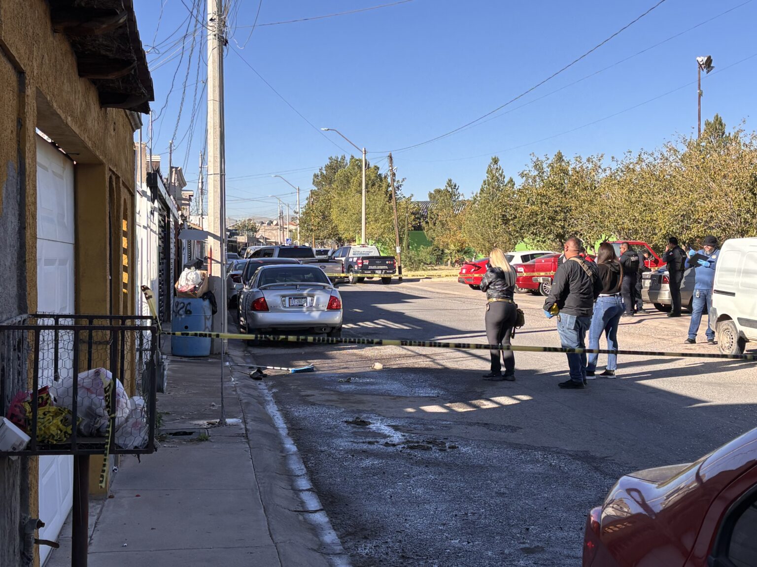 Hombre es atacado a balazos afuera de su vivienda en Villas del Real