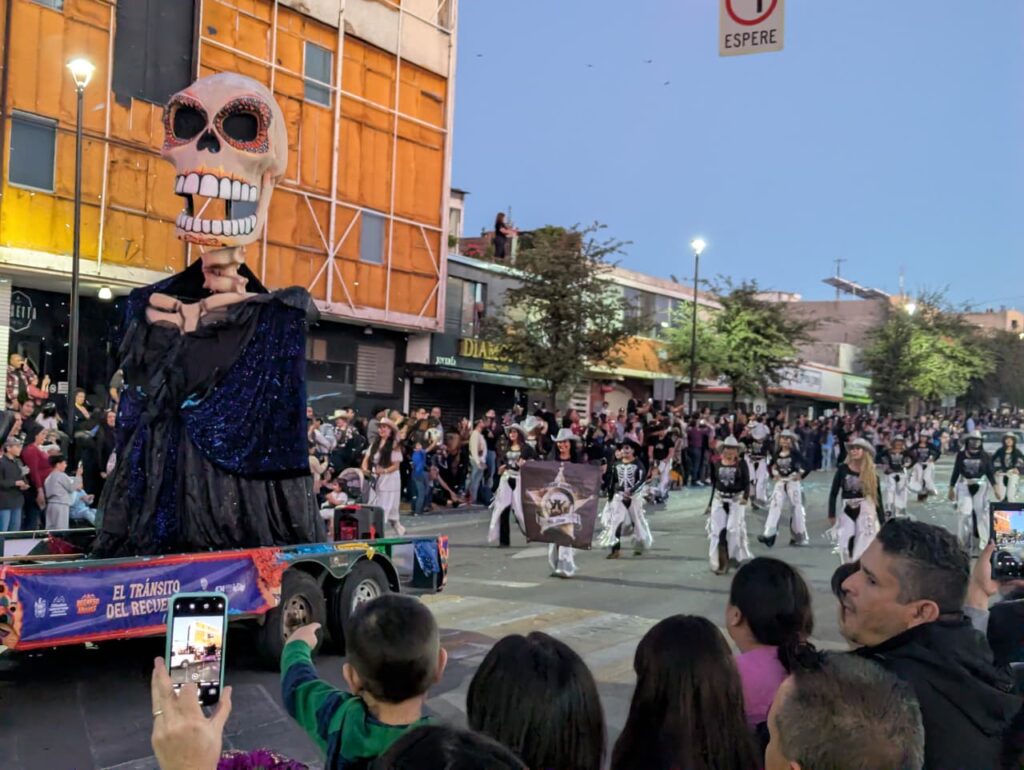 Celebró Chihuahua Día de muertos con desfile de catrinas