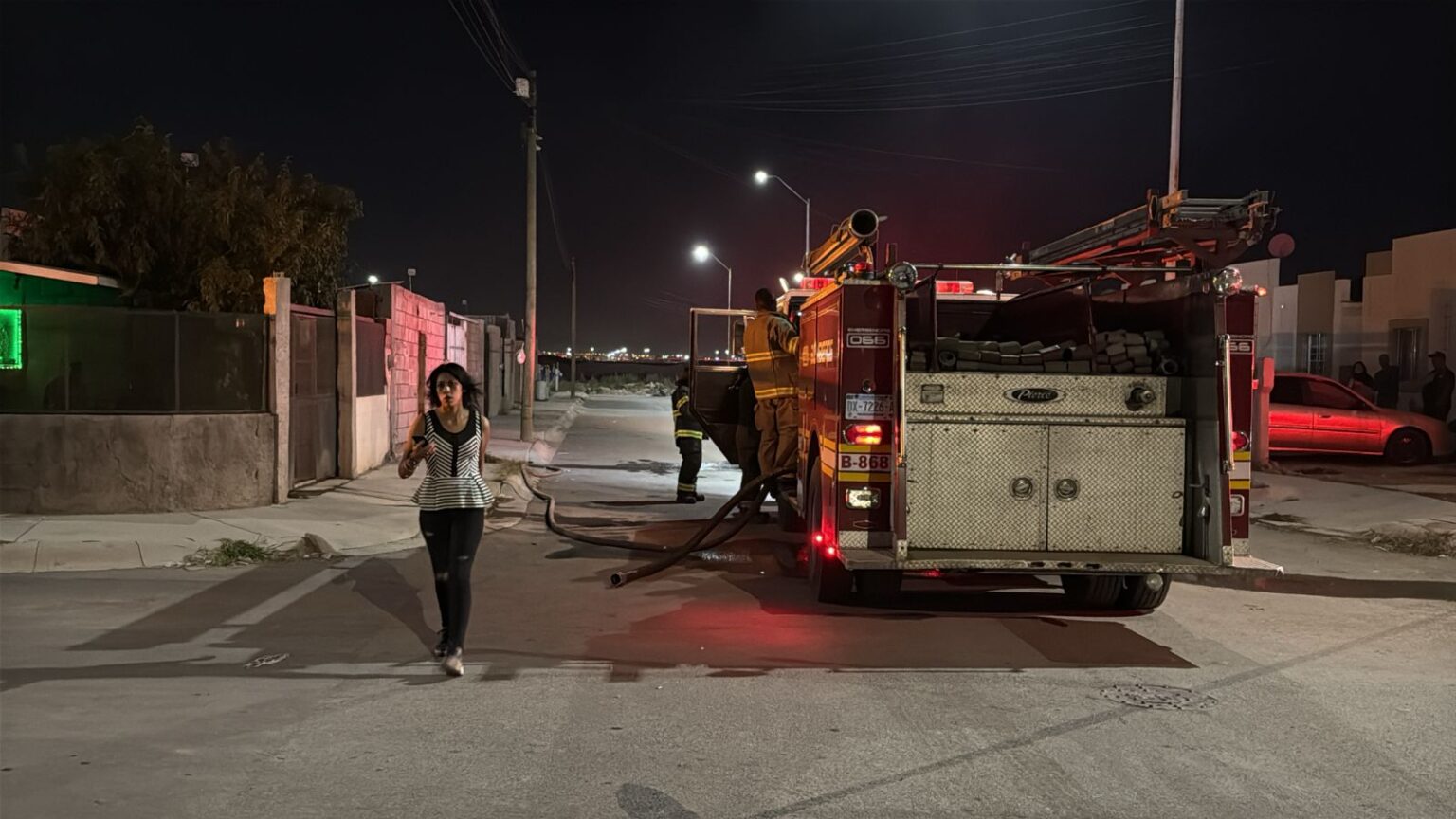 Incendio consume vivienda en Punta Oriente