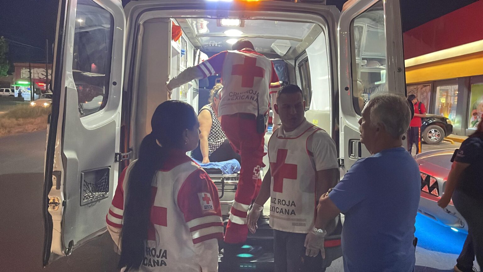 Arrollan a adulta mayor en Villas del Rey