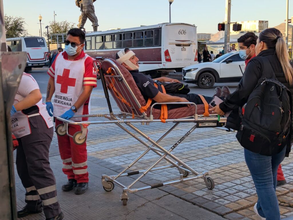 Lo golpean por defender a mujer que acoso en el Bowí