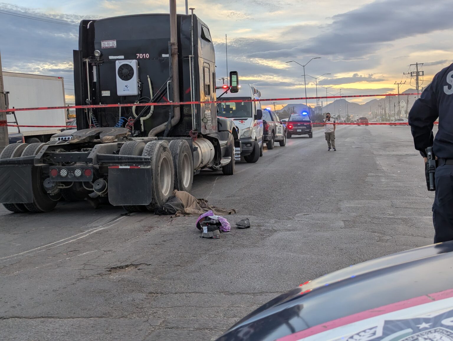 Murió motociclista atrapado entre las llantas de tractocamión