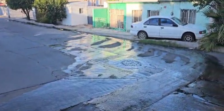 Denuncian vecinos fuga de agua en la Campesina Nueva