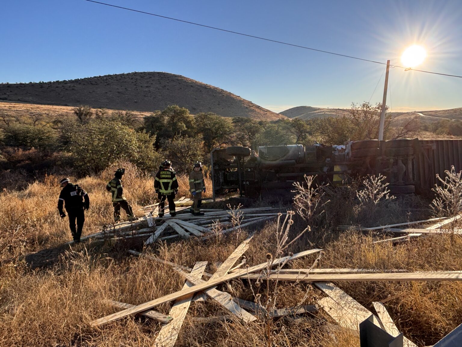 Choque frontal deja un operador muerto y otro herido en la Chihuahua–Juárez
