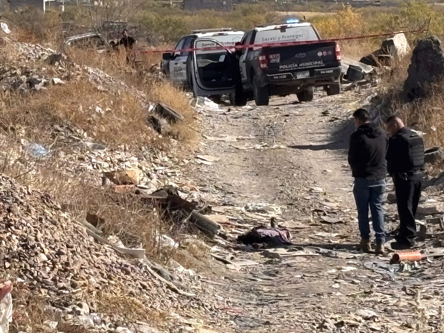 Hombre es hallado sin vida en basurero clandestino