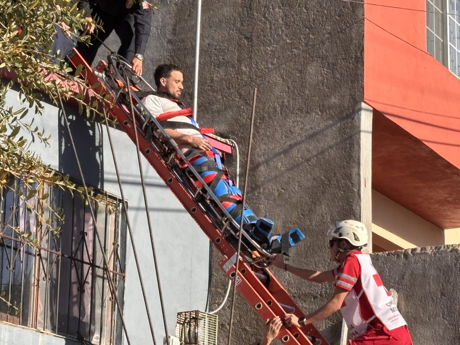 Rescatan a interno de centro de rehabilitación tras intento de fuga en el sur de la ciudad