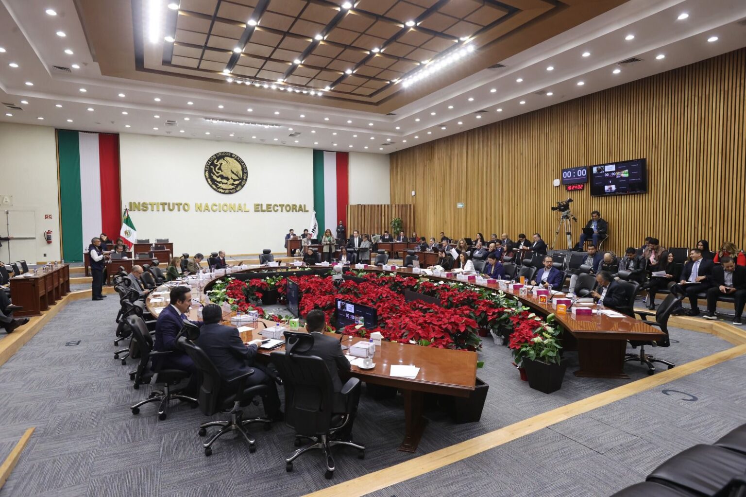 Regidores se eligirán por voto directo; INE crea distritos