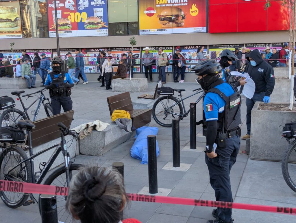 Murió de infarto en banca del Centro
