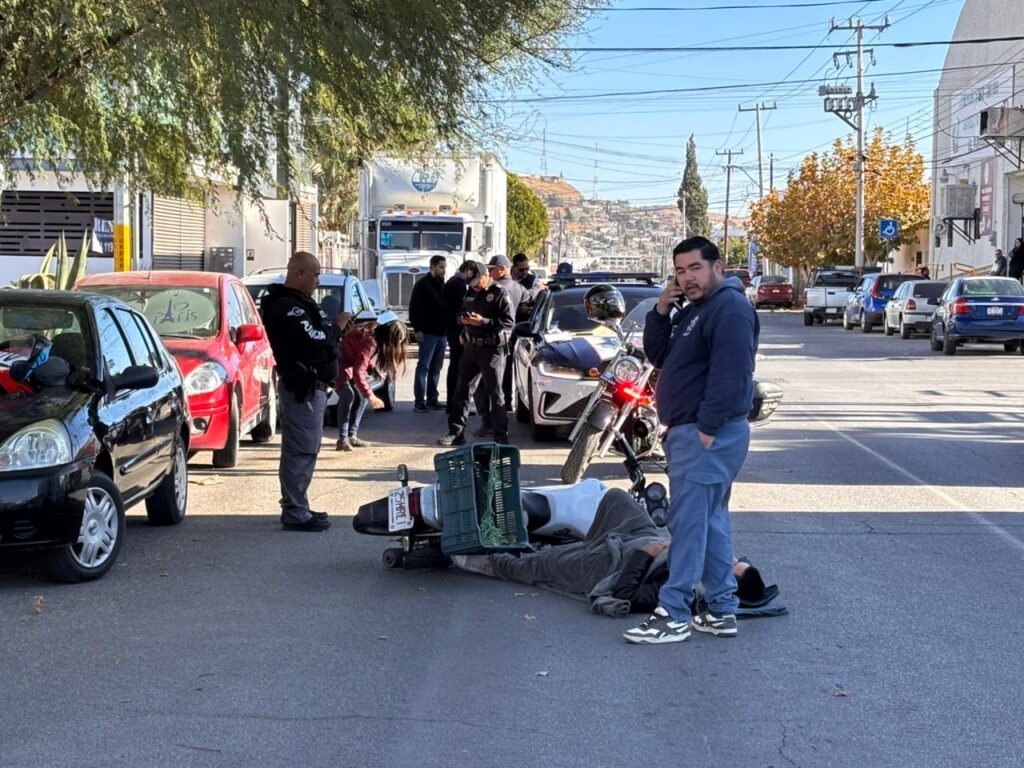 Chocan y dejan lesionado a motociclista en la Santo Niño