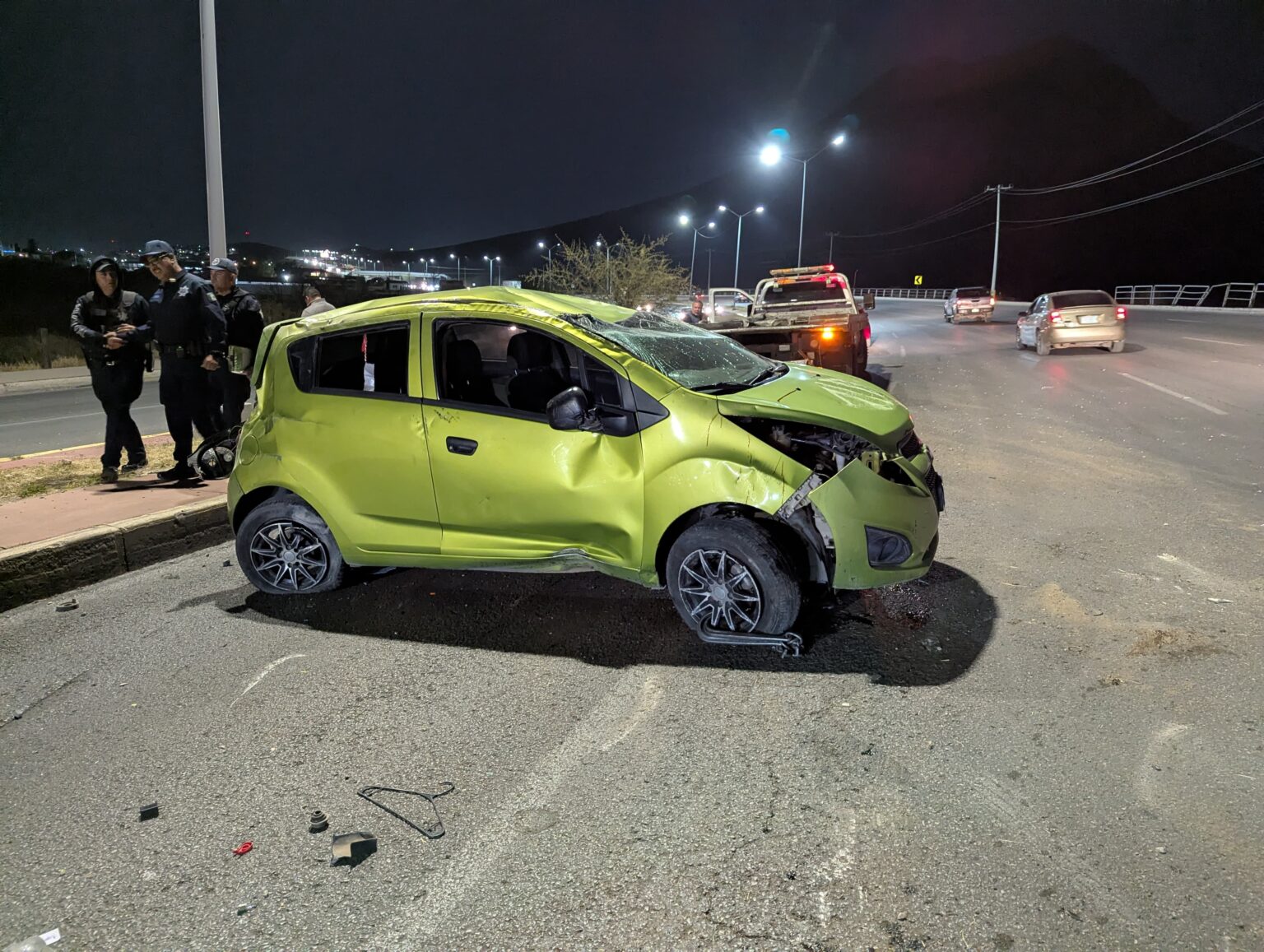 Vuelca familia en el R. Almada