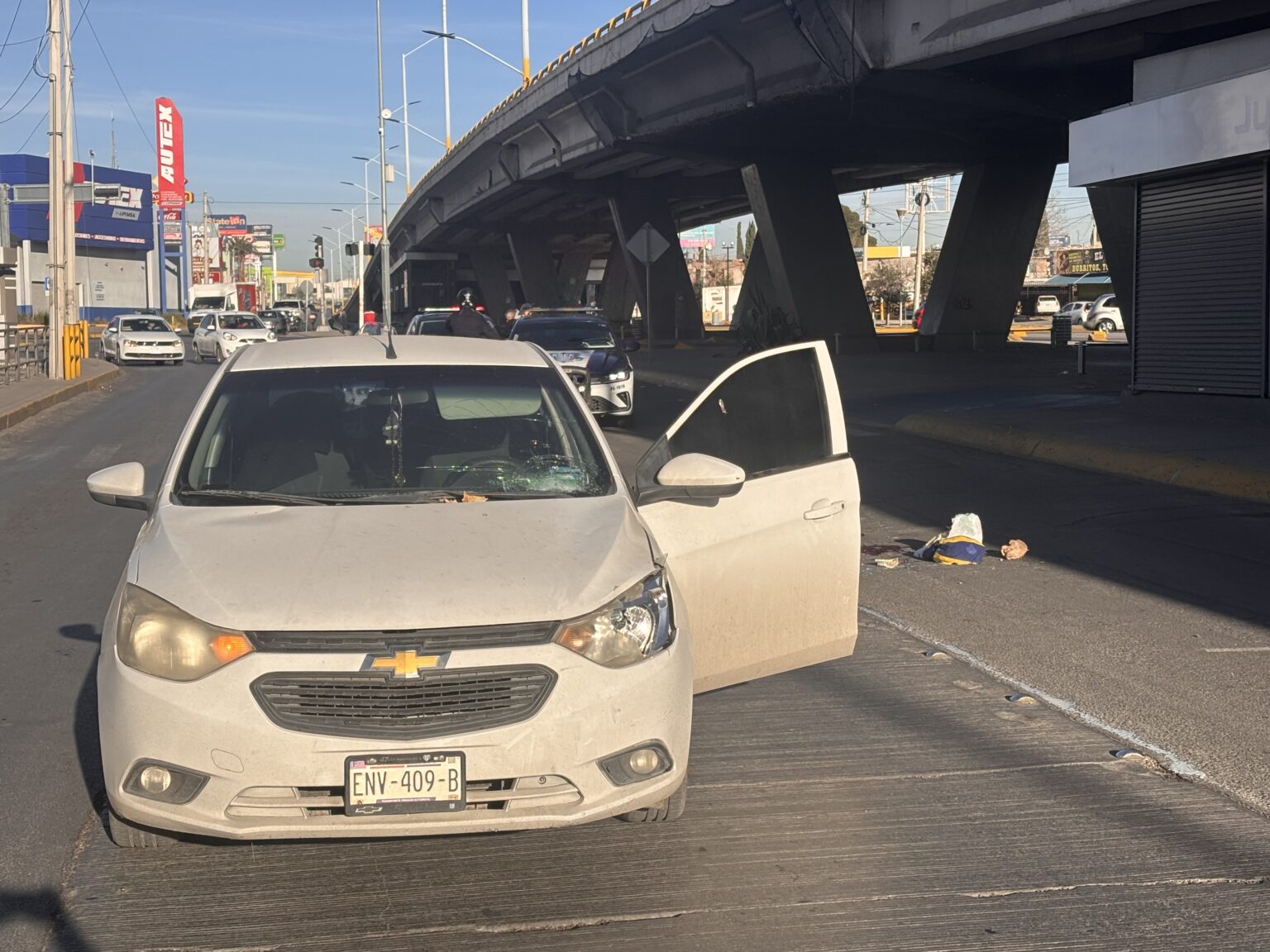 Peatona es atropellada en el cruce de Tecnológico y Juan Escutia