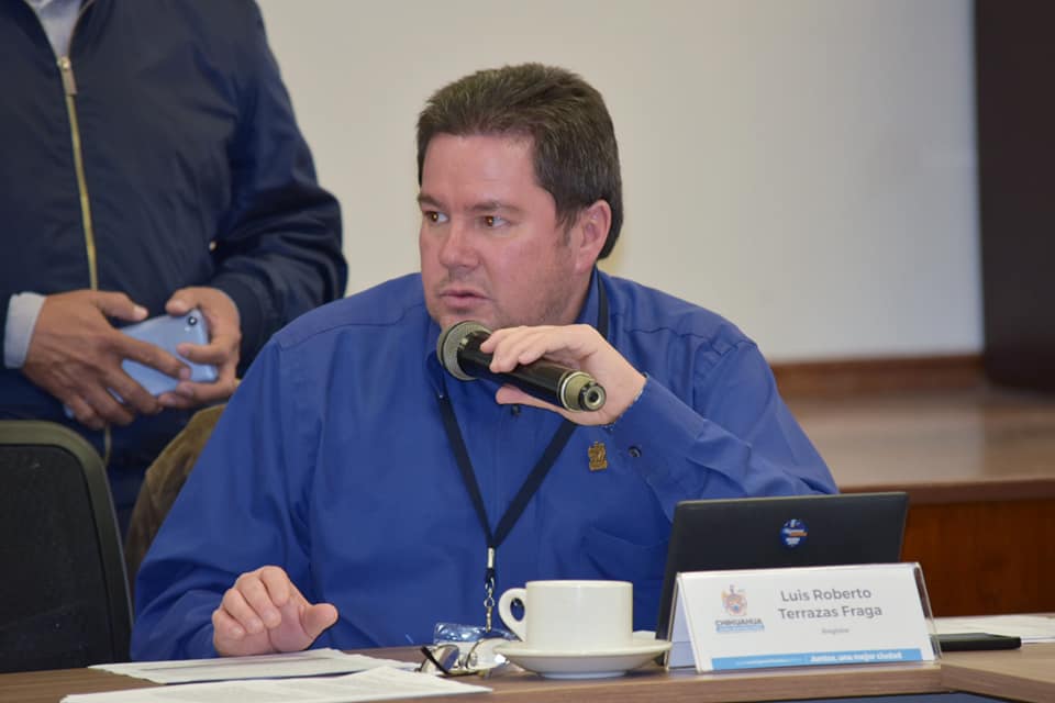 “Corren” al Tomatito por comentarios vs Andrea Chávez