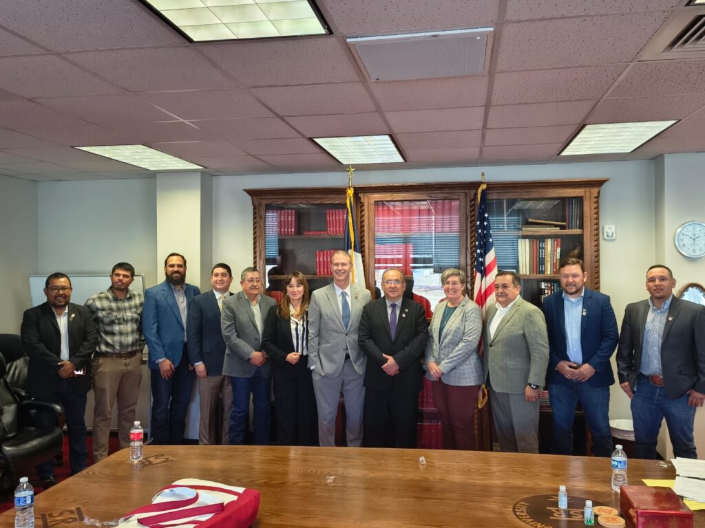 Firma UACH convenio académico con Sul Ross State University, de Texas
