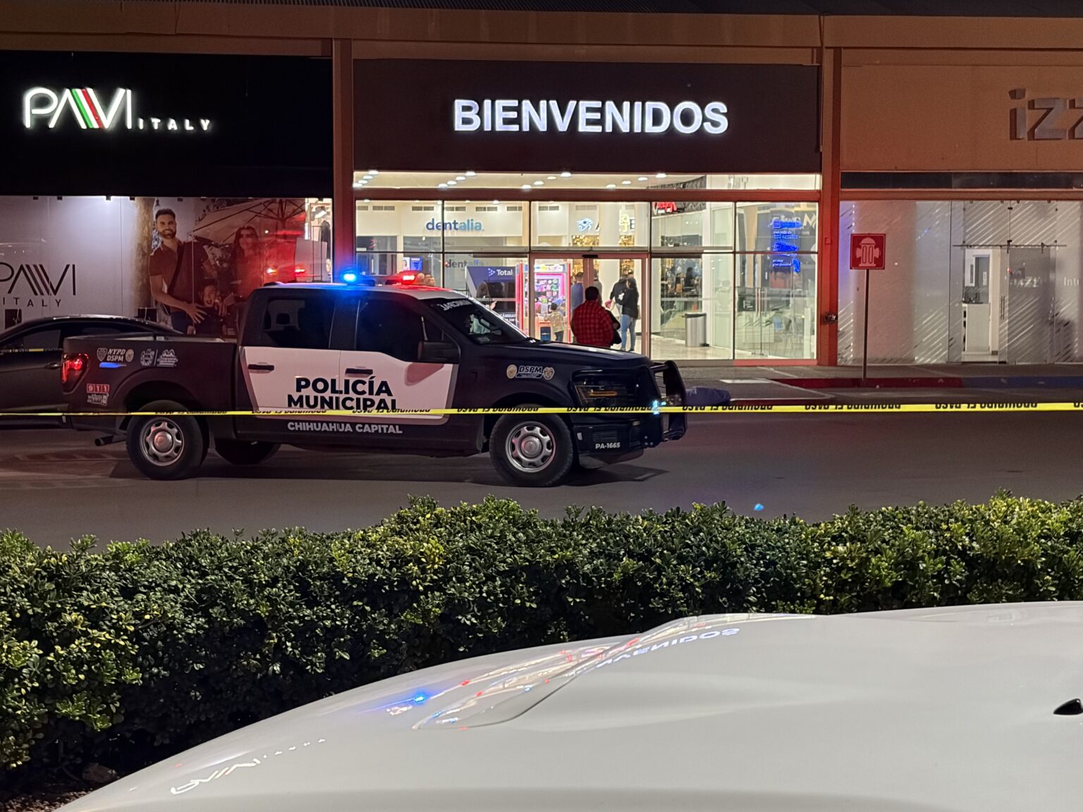 Fallece hombre por infarto afuera de Fashion Mall; paramédicos intentaron reanimarlo