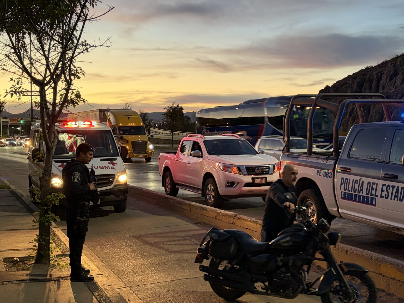 Motociclista resulta lesionado tras derrapar en la avenida Teófilo Borunda