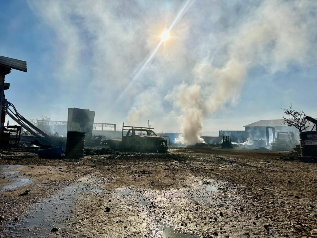 Sofocaron incendio en tarimera tras 12 horas; así quedó el lugar