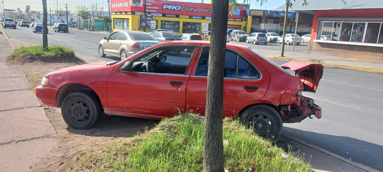 Choque entre dos vehículos en avenida Tecnológico deja a madre y bebé hospitalizados