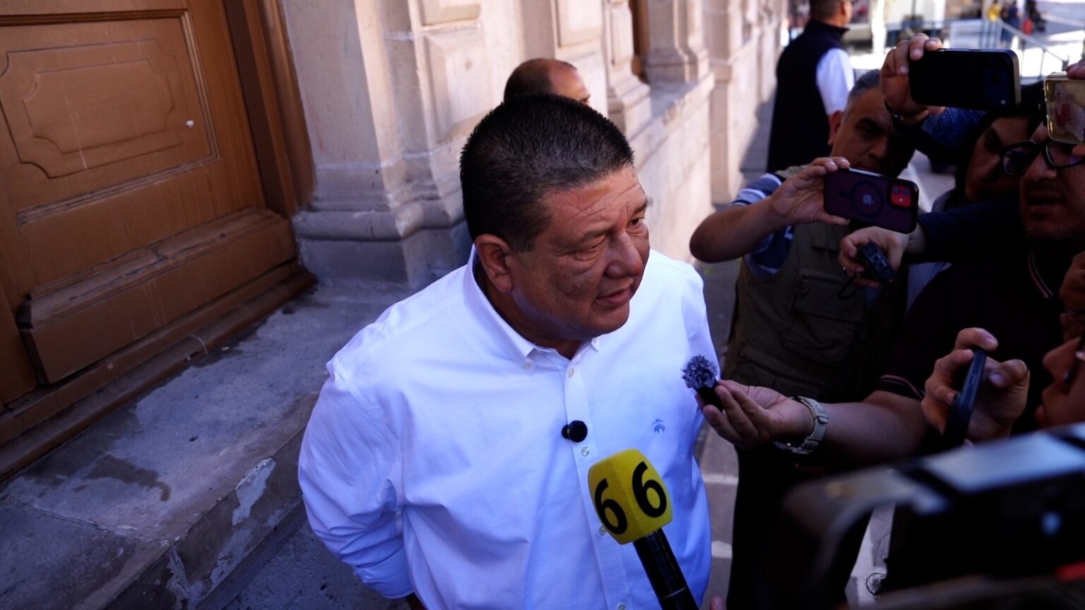 Bertha Gómez tienen dos órdenes de aprehensión: Jáuregui