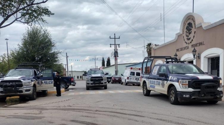 Comando armado “levanta” a director de Policía y dos agentes en Chihuahua; hallan patrullas abandonadas